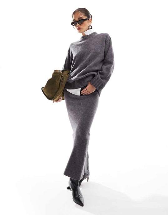 ASOS DESIGN oversized rundhalsad jumper med söm bak i blandning av lammull i kollektionsgrå - Image 1