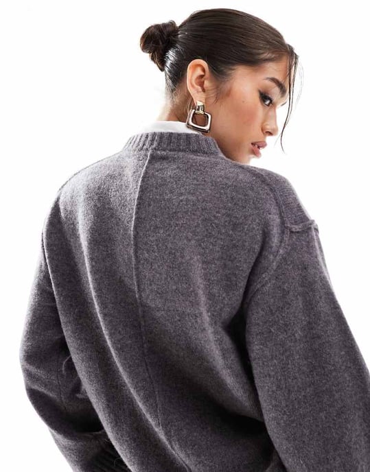 ASOS DESIGN oversized rundhalsad jumper med söm bak i blandning av lammull i kollektionsgrå - Image 2