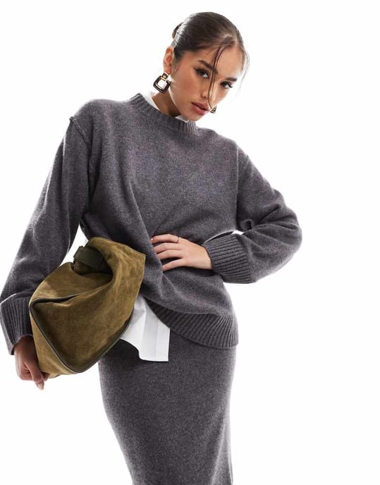 ASOS DESIGN oversized rundhalsad jumper med söm bak i blandning av lammull i kollektionsgrå - Image 3