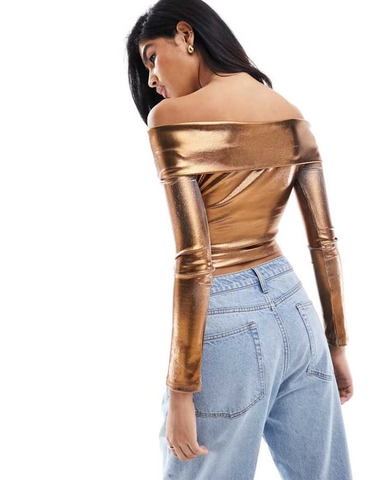 ASOS DESIGN off-shoulder brun folie långärmad - Image 4