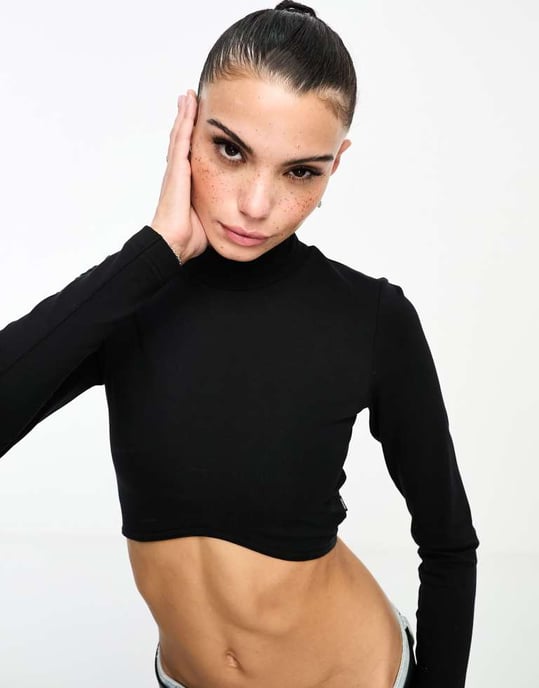 Dr Denim Lizzie hög mock neck långärmad crop top i svart - Image 2