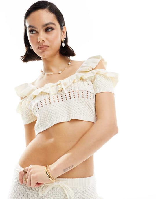 ASOS DESIGN stickad cami-top med knytdetalj matchande i krämfärg - Image 1