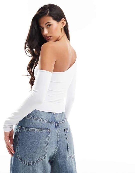 ASOS DESIGN off shoulder twist front topp i vitt - Image 4