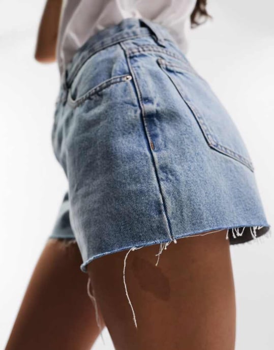 ASOS DESIGN Timless jeans 'avslappnad' shorts i mellanblått - Image 3
