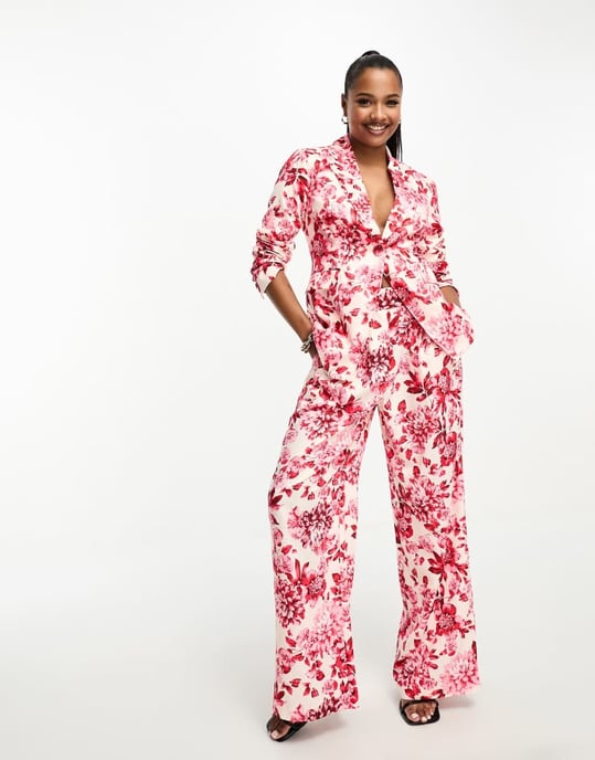 Forever New Petite satinblazer i röd blommig print - Image 2