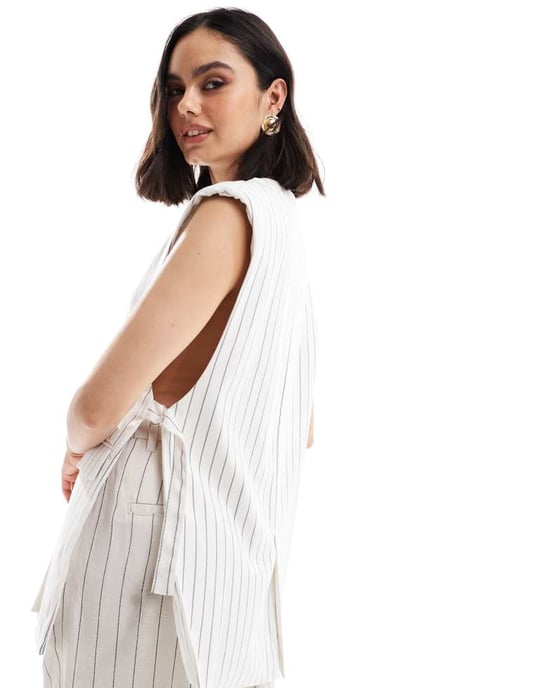 ASOS DESIGN ärmlös skräddarsydd blazer med knytband i vit rand - Image 2