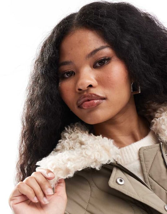 ASOS DESIGN Petite borgkrage vadderad jacka i khaki - Image 3
