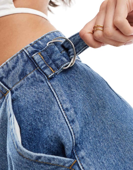 ASOS DESIGN denim mikroshorts med dragsko i midwash blå - Image 2