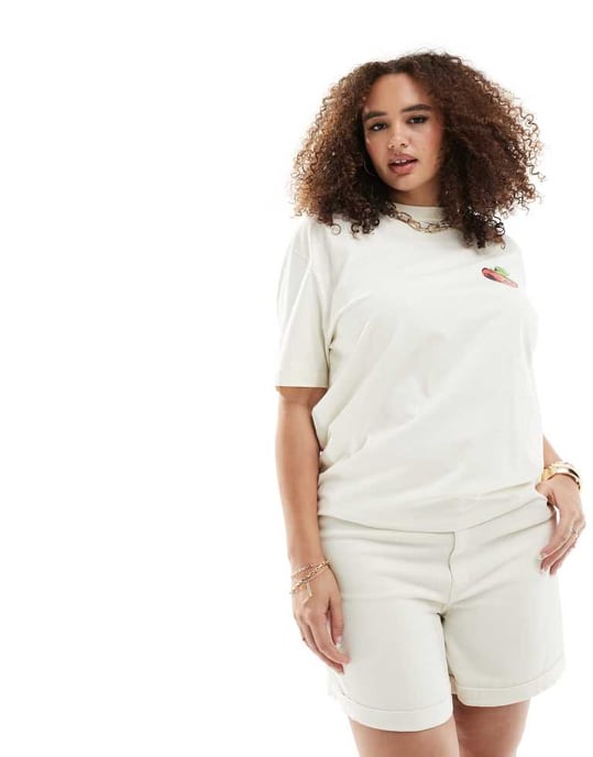 ONLY Curve Vega rullkantad denimshorts i ecru - Image 2