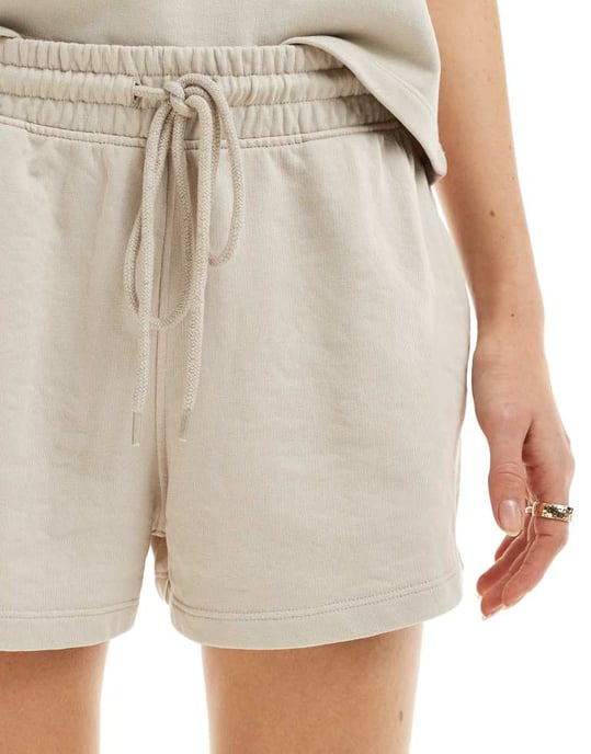 Lindex Liza lounge shorts i krämfärgad - Image 3