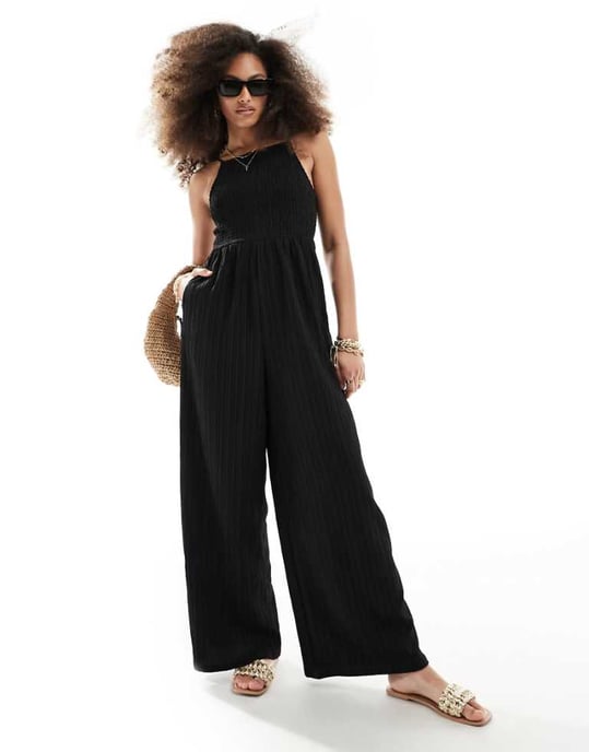 ASOS DESIGN ribbad halterneck jumpsuit i svart - Image 1