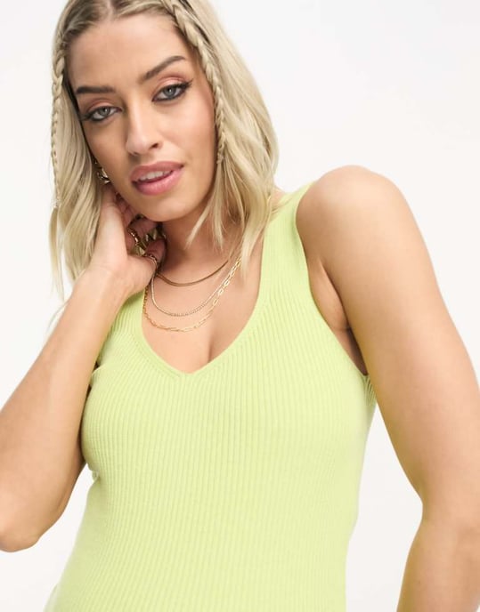 ASOS DESIGN Gravid stickad v-ringad västtop i grön - Image 2