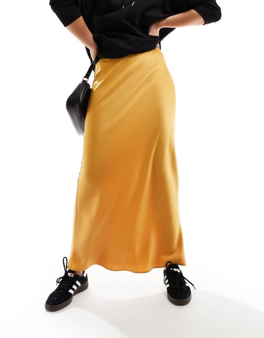 ASOS DESIGN satin maxi kjol med snedskärning i senap - Image 1