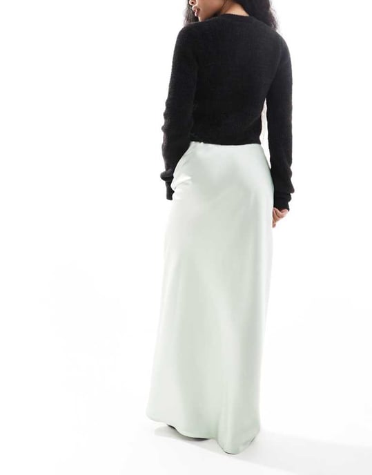 ASOS DESIGN Petite maxikjol i satin med dragsko i mintgrön - Image 3