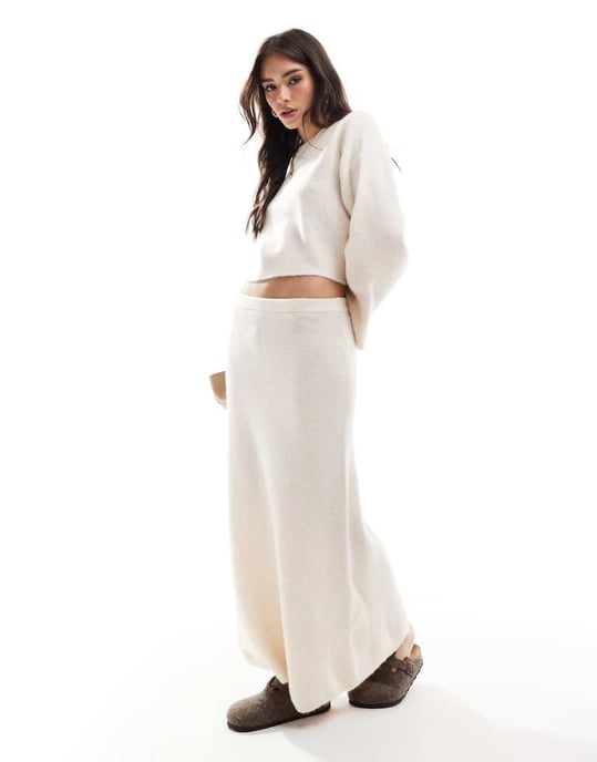 ASOS DESIGN stickad linje maxi kjol co-ord i krämfärg - Image 1