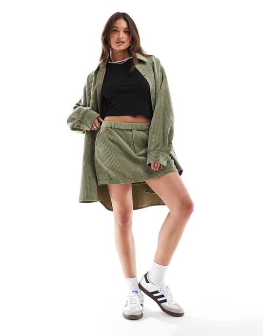 ASOS DESIGN kordbältes mikrokort kjolset i olivgrön - Image 2