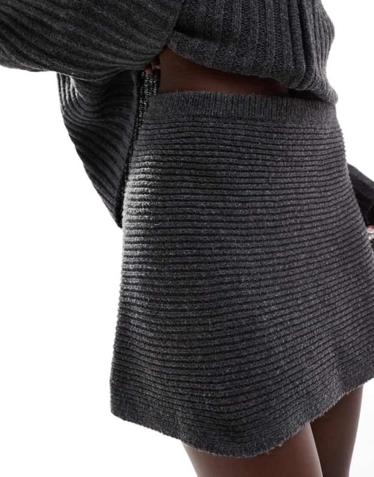 Kaiia exklusiv stickad mini kjol co-ord i kolgrått - Image 3