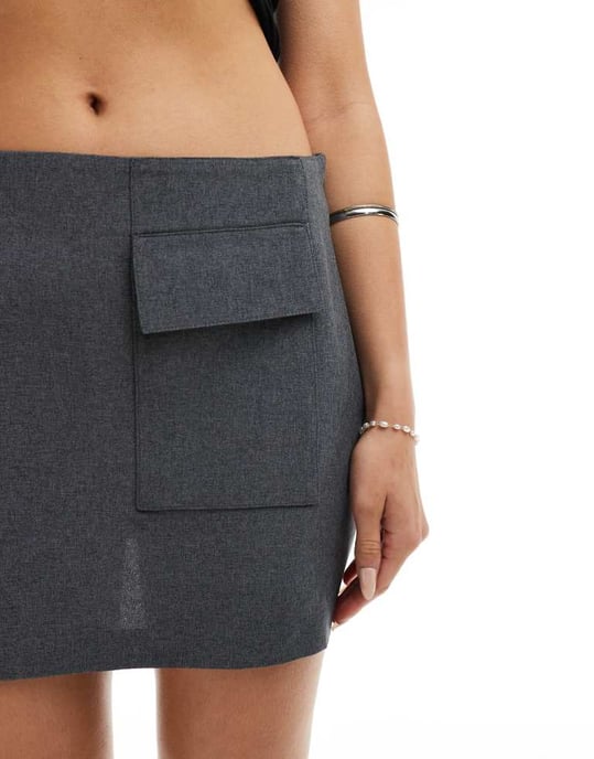 ASOS DESIGN mini kjol med fickdetalj i mörkgrått - Image 4