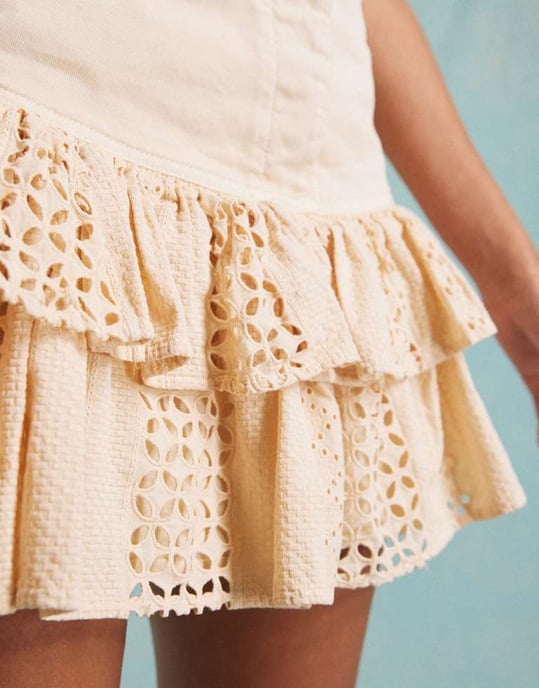 Miss Selfridge broderad hemkontrast denimminikjol i ecru - Image 3