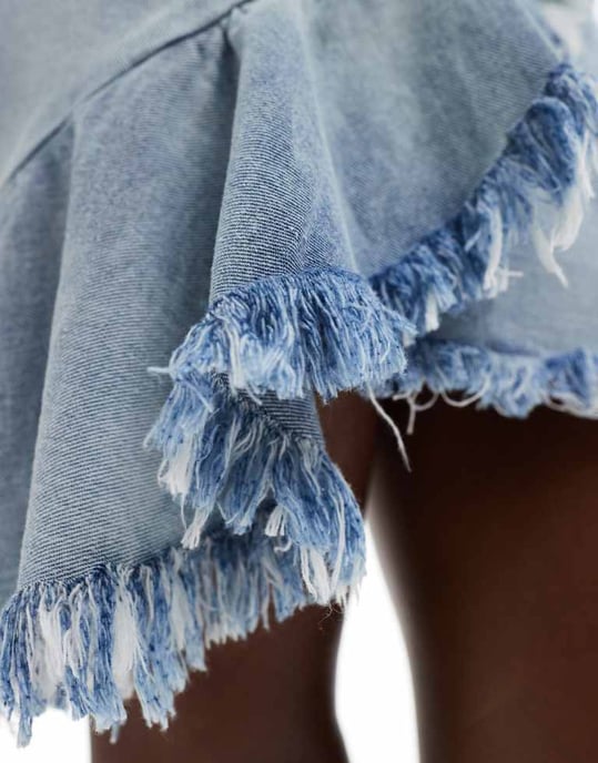 Miss Selfridge asymmetrisk volang denim mini kjol i mellanblåtvätt - Image 3