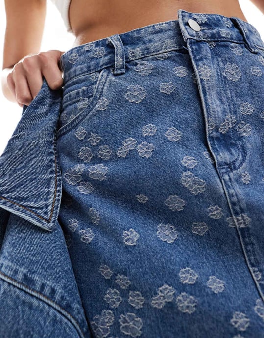 Vero Moda denim a-linjekjol i broderad blommönster - Image 2