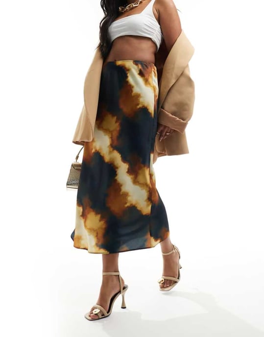 ASOS DESIGN satin snedställd midi kjol i abstrakt leopardmönster - Image 1
