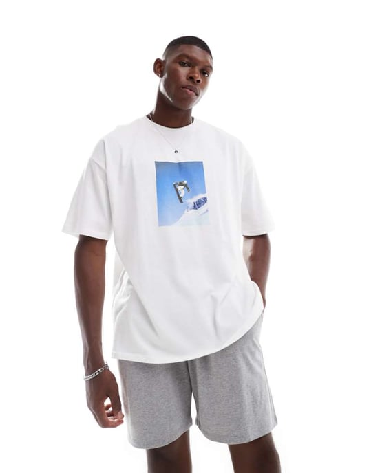 ASOS DESIGN pyjamasset med snowboardgrafik i vitt - Image 1