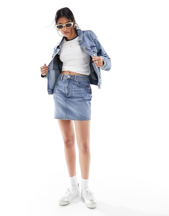ASOS DESIGN denim högmidjad minikjol i mellanblått - Image 2