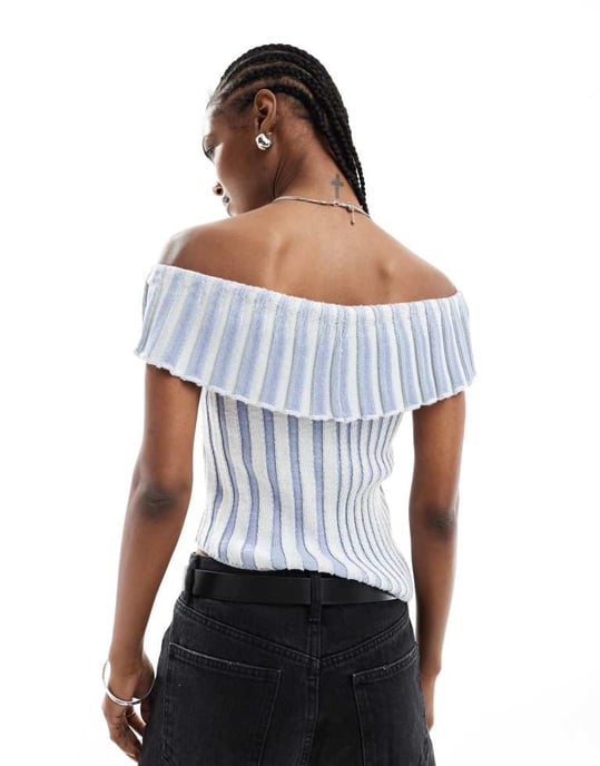 Återvunnen vintage asymmetrisk off-shoulder stickad topp i babyblå - Image 3