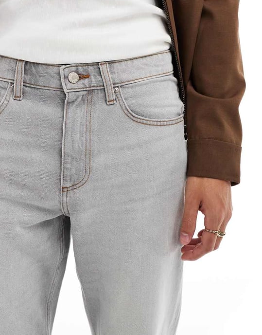 ASOS DESIGN tapered fit jeans i ljusgrå - GRÅ - Image 4