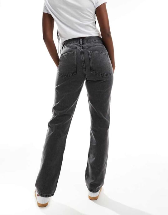 ASOS DESIGN grå jeans med medelhög midja och rak passform - Image 3