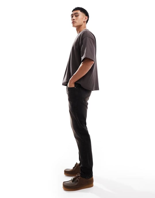 ASOS DESIGN tapered fit i tvättad svart med brun nyans - BRUN - Image 3