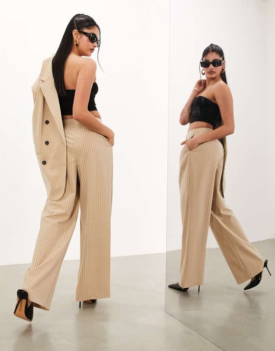 ASOS EDITION skräddarsydd avslappnad byxa med vid ben i taupe randig - Image 2
