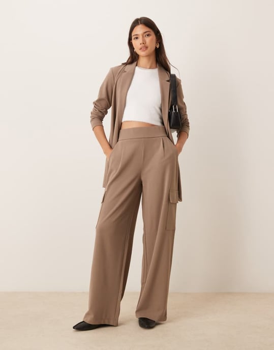 JDY sidofickor cargo byxor set i brunt - Image 1