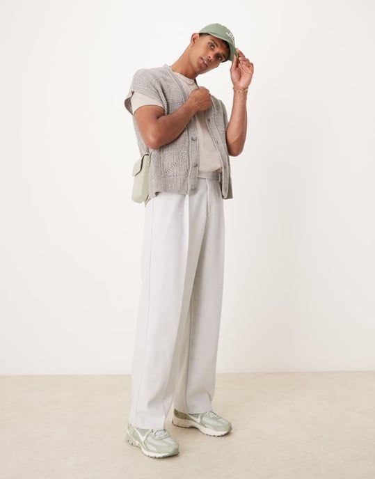 ASOS DESIGN smart vida ben veckade ullblandning byxor i ljusgrå herringbone - Image 1