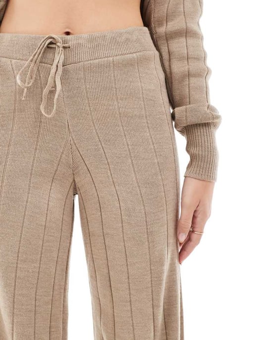 ENDAST vida stickade byxor co-ord i sand - Image 4
