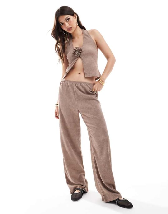 Miss Selfridge texturerade vida byxor i moka - Image 1
