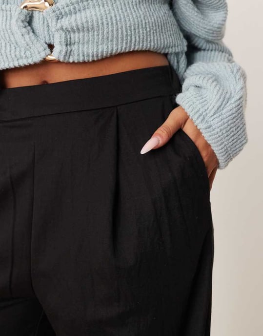 AWAR pleated front vida byxor i svart - Image 2