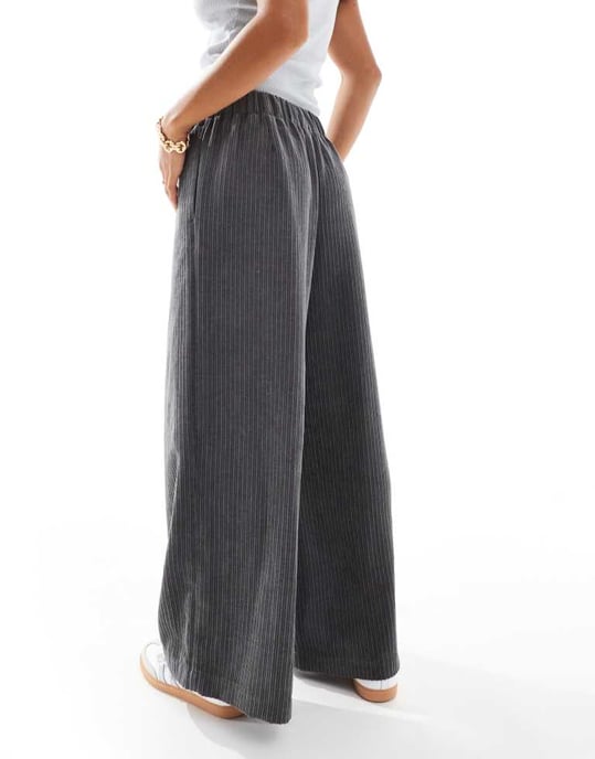 ASOS DESIGN Petite kordvida ryggade byxor i grå - Image 2