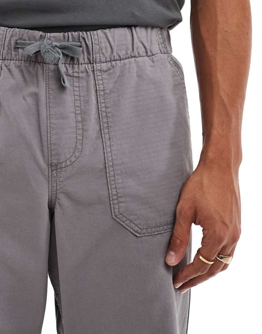 Utvalda lösa byxor med elastisk midja i ripstop-material i grått - Image 3