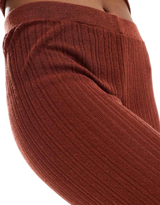 ASOS DESIGN stickade vida byxor i metallgarn i rostfärg - Image 3