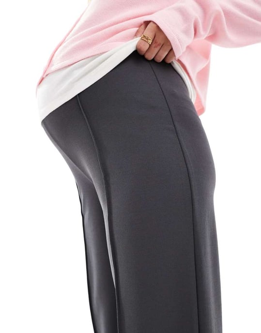 Vero Moda Gravid pleated front vida byxor i grått - Image 3