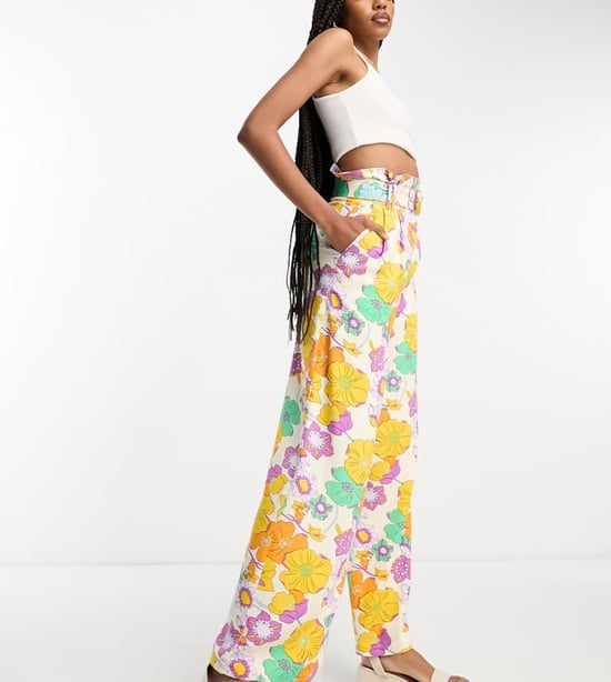 ASOS DESIGN Hög oversized blommig mönstrad papperstask midja vida byxor med linne i flera färger - Image 1