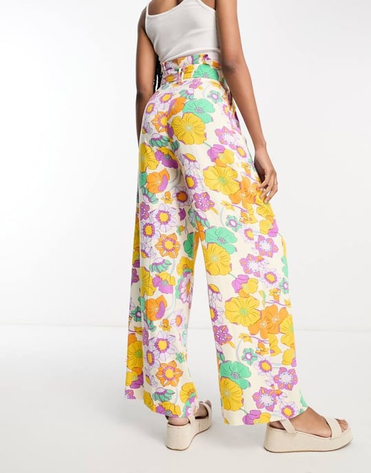 ASOS DESIGN Hög oversized blommig mönstrad papperstask midja vida byxor med linne i flera färger - Image 2