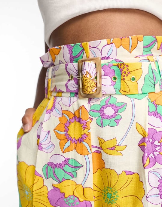 ASOS DESIGN Hög oversized blommig mönstrad papperstask midja vida byxor med linne i flera färger - Image 3