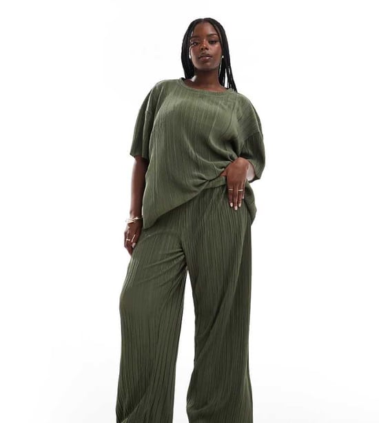 ONLY Curve plisserade vida benbyxor set i khaki - Image 1