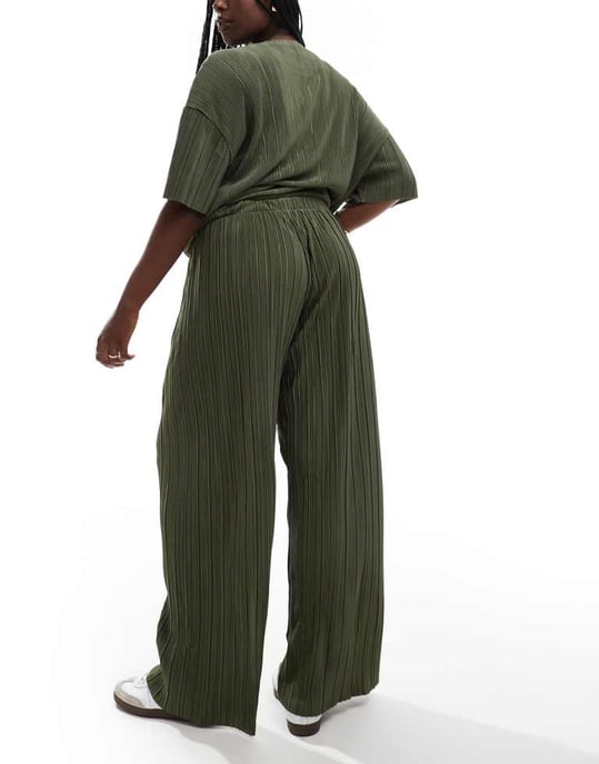 ONLY Curve plisserade vida benbyxor set i khaki - Image 2