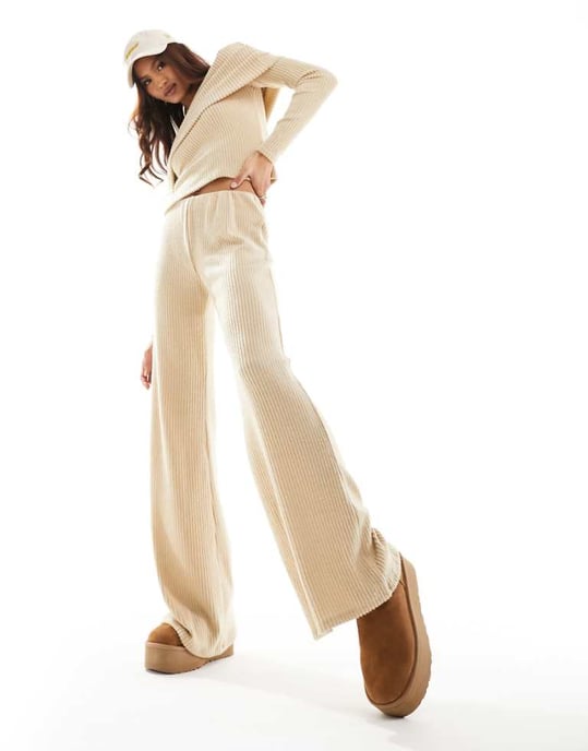 ASOS DESIGN matchande ribbad vidbyxa i sand - Image 1
