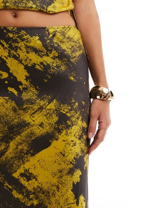 ASOS DESIGN satin maxikjol i splashmönster - Image 4