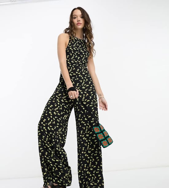 Återvunnen vintage ärmlös jumpsuit i svart blommönster - Image 1